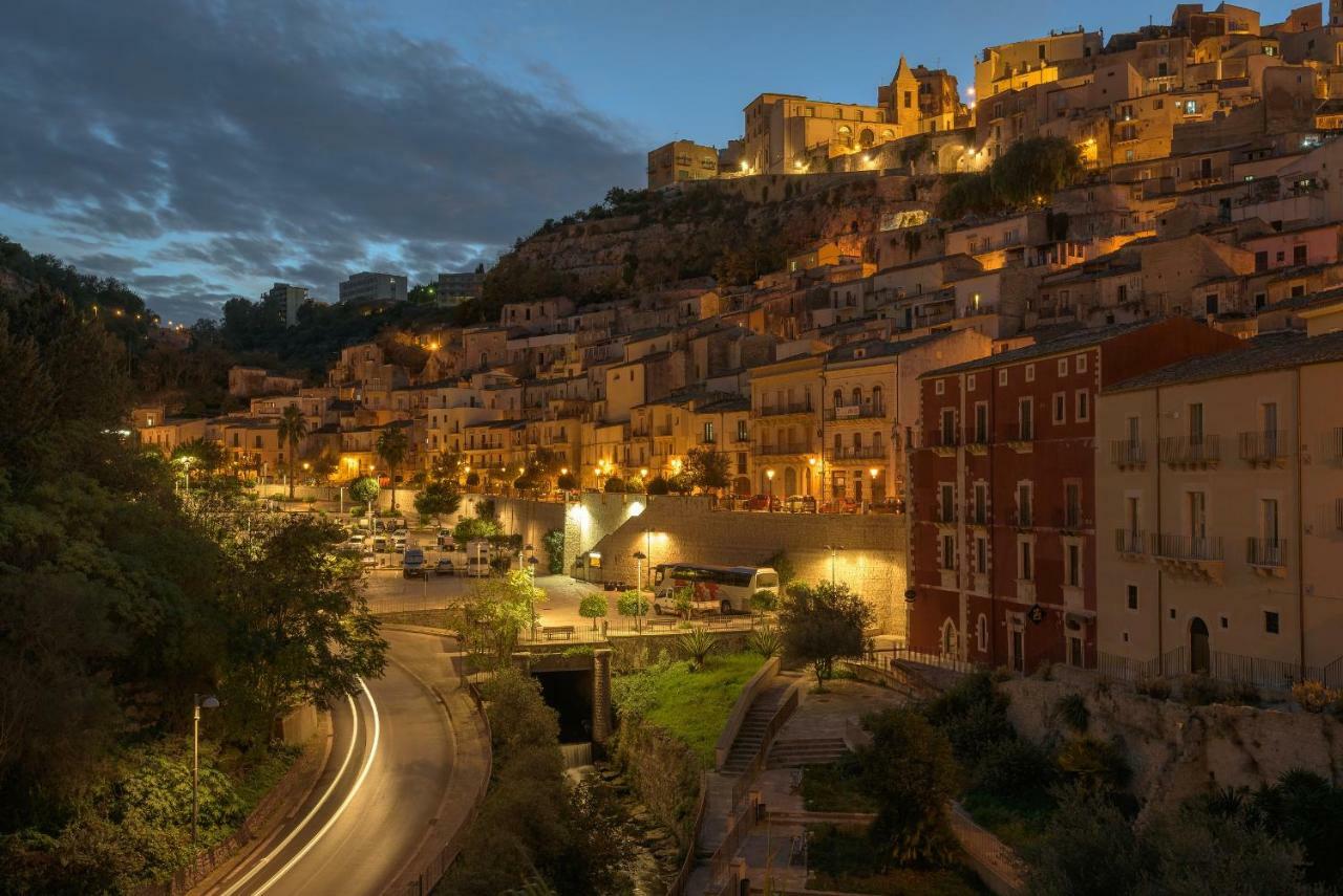 Ibla Rosso Lacca Lägenhet Ragusa Exteriör bild